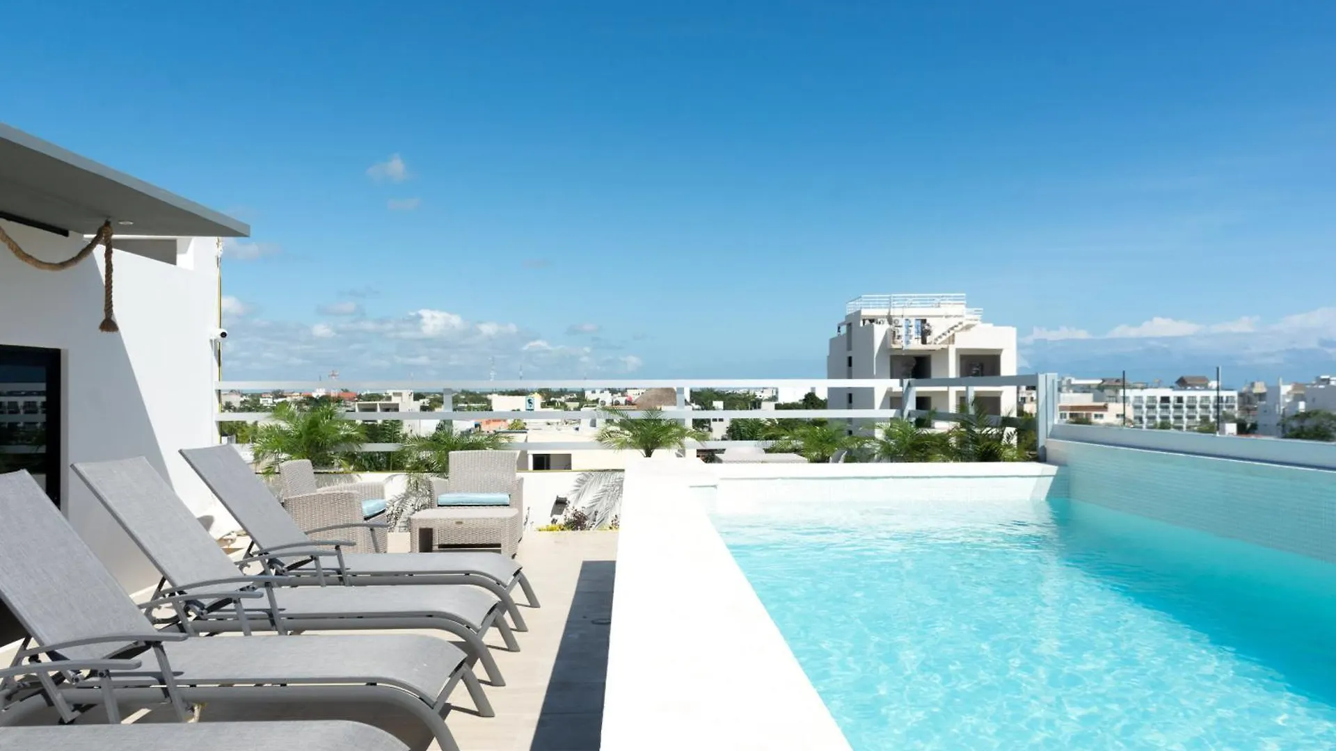 Tropic Playa Apartments contacts